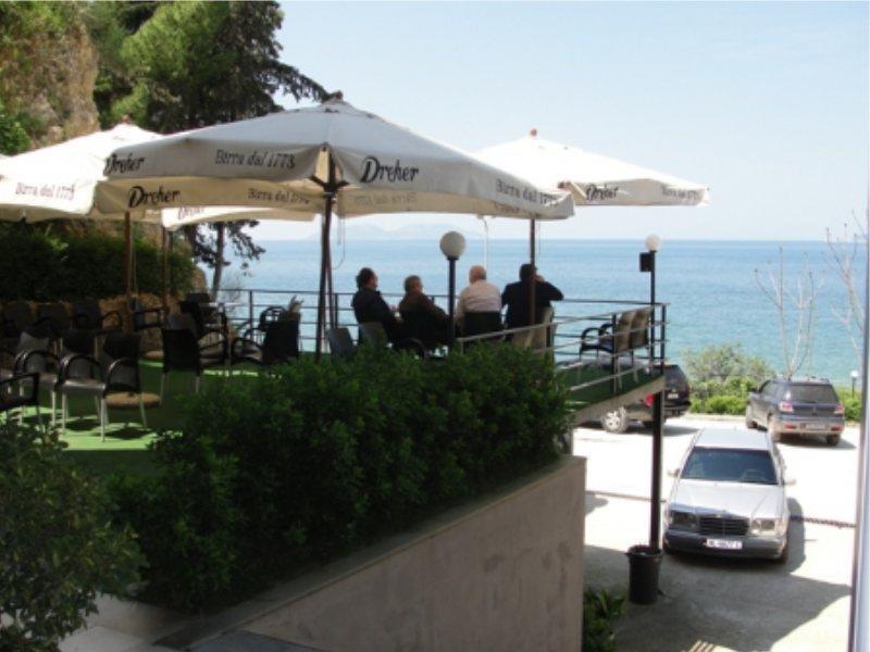 Hotel Ambasador à Vlorë Extérieur photo