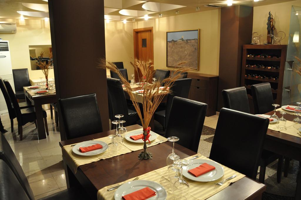Hotel Ambasador à Vlorë Extérieur photo