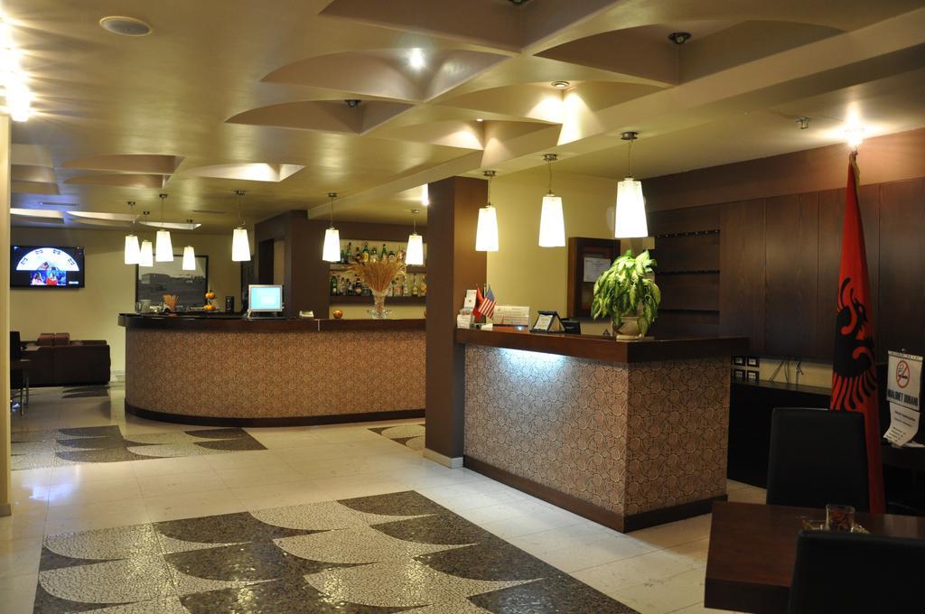Hotel Ambasador à Vlorë Extérieur photo