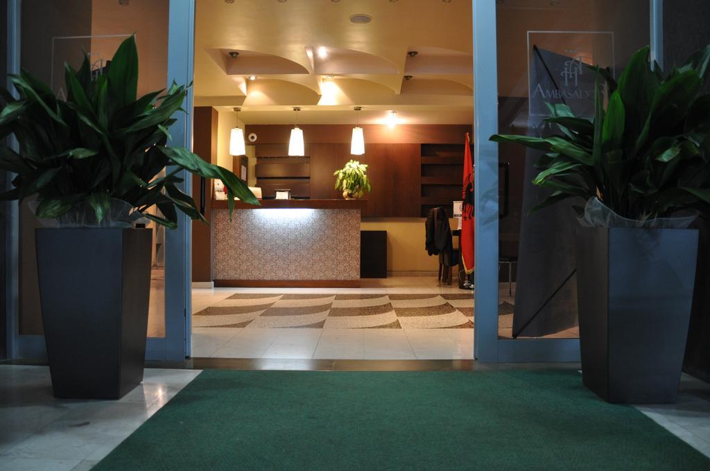 Hotel Ambasador à Vlorë Extérieur photo