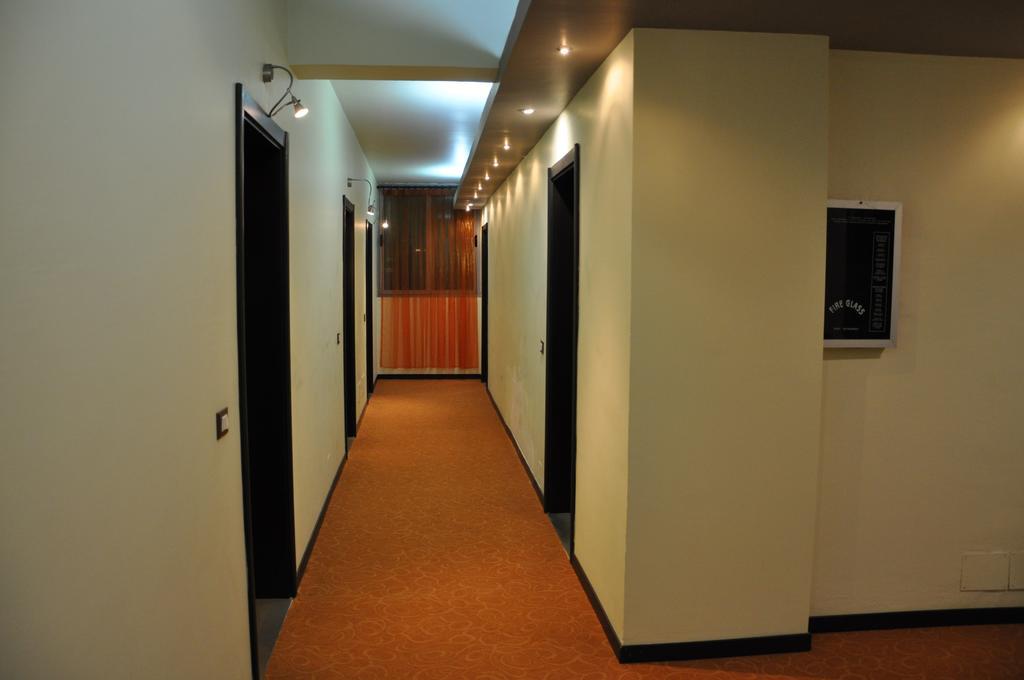 Hotel Ambasador à Vlorë Extérieur photo