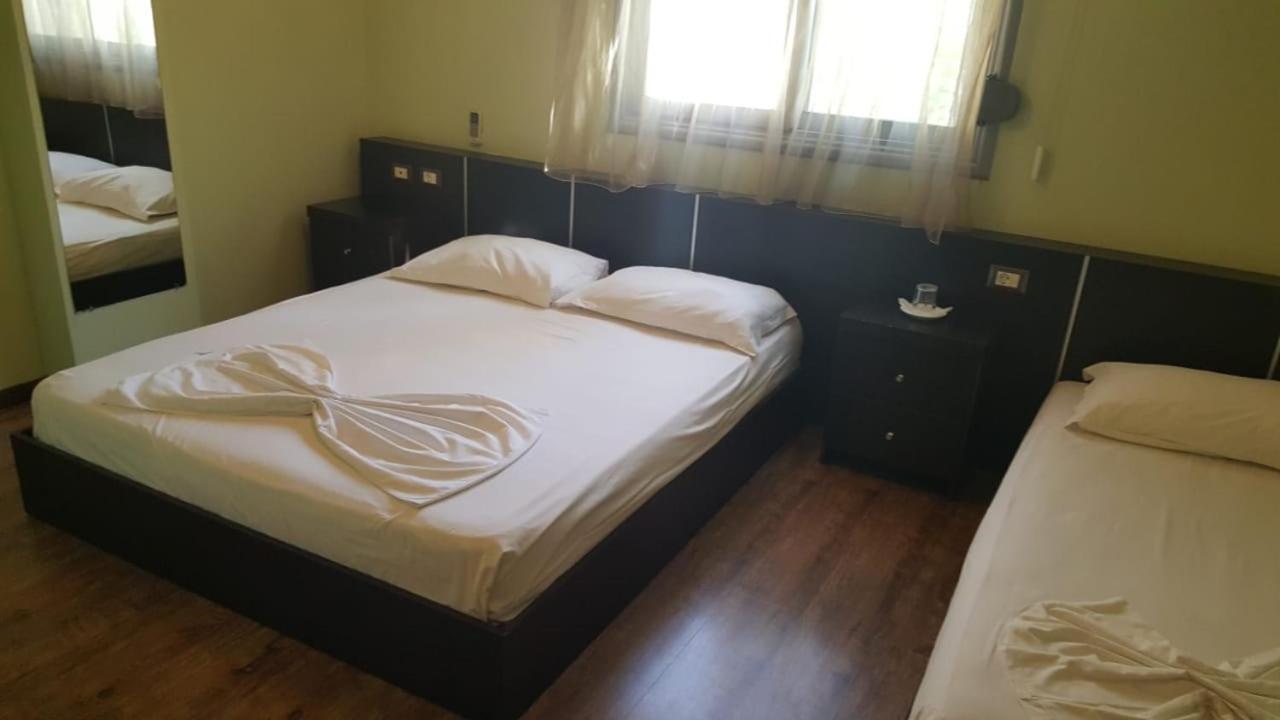 Hotel Ambasador à Vlorë Chambre photo